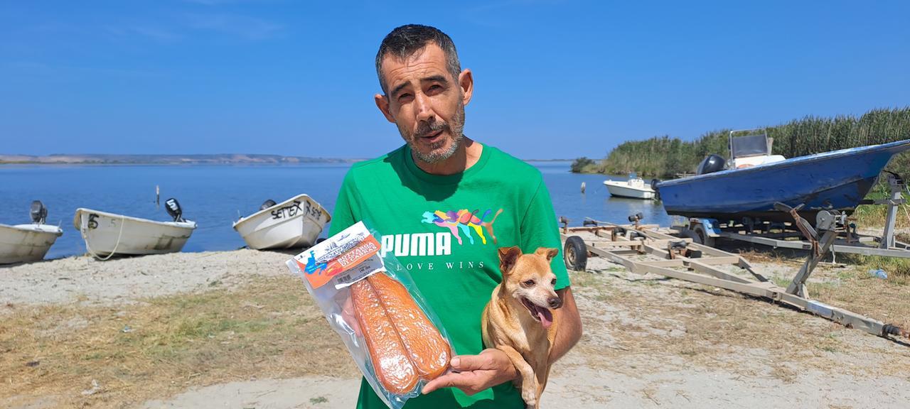 La bottarga di Cabras? «Diffidate dalle imitazioni, quella vera si pesca in laguna»