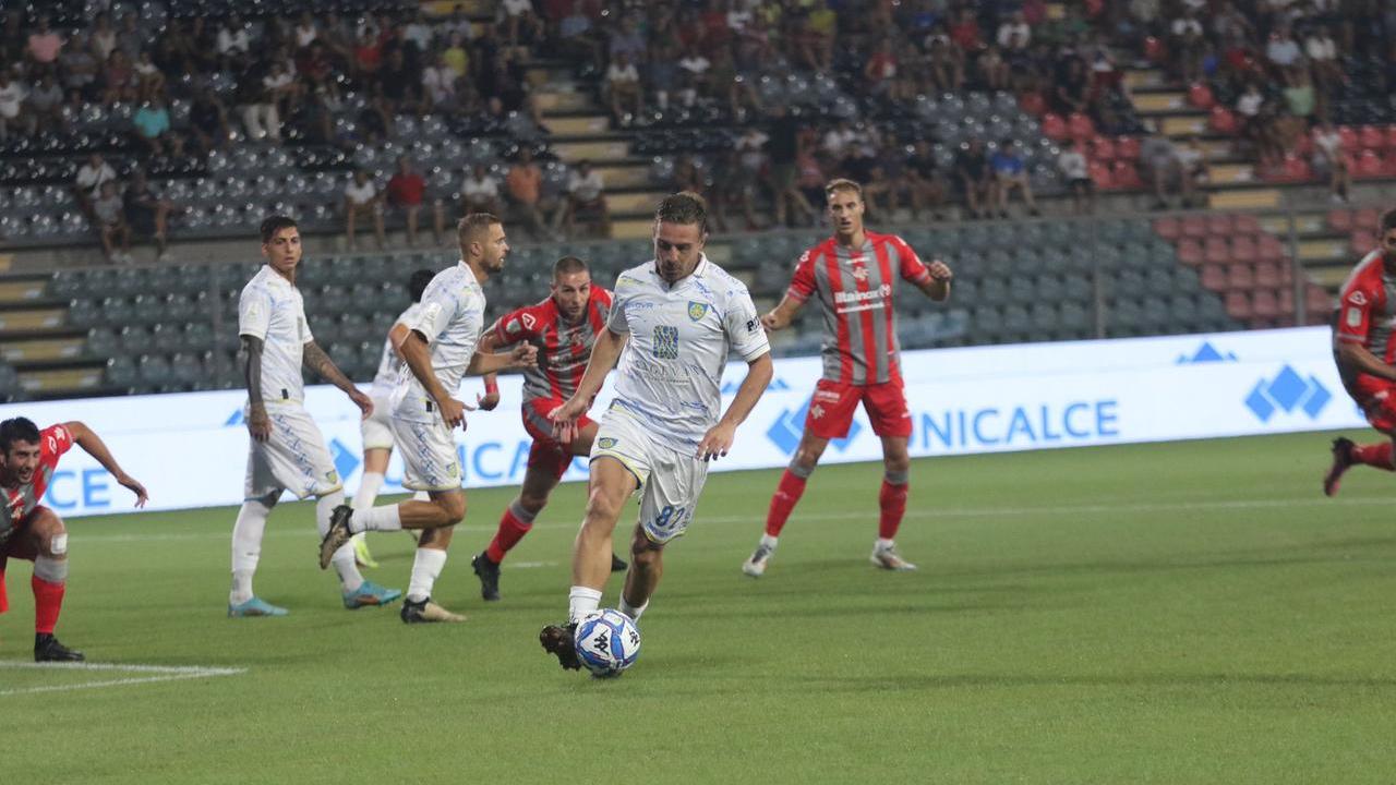Un momento della partita (Foto Official Carrarese calcio 1908)