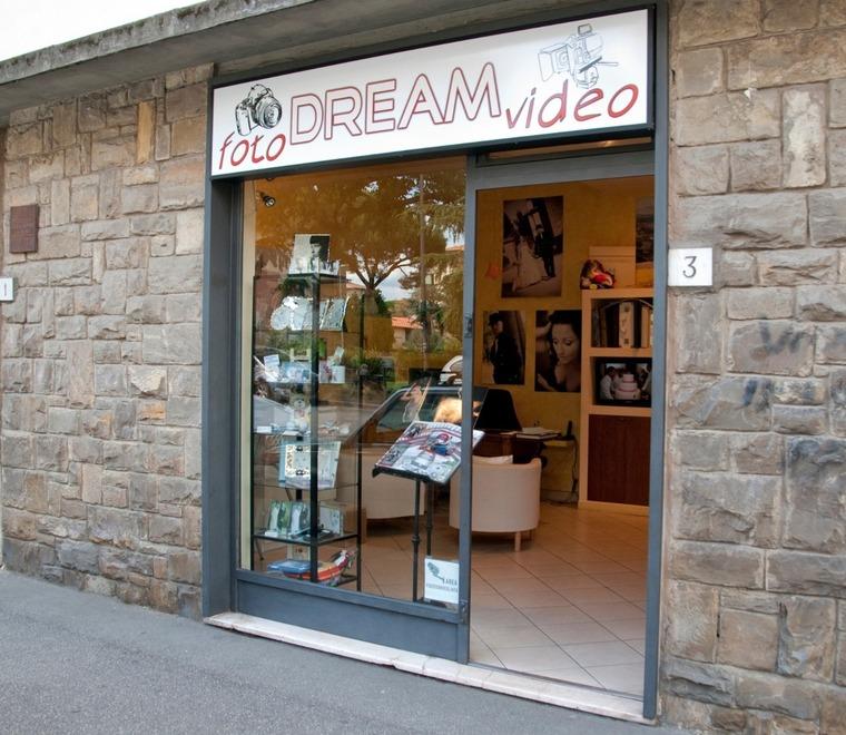 L’ingresso del negozio all’Isolotto