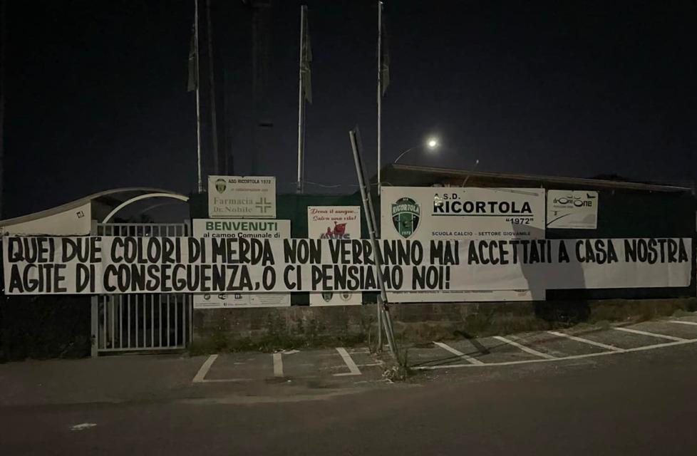 Lo striscione apparso giovedì al campo del Ricortola