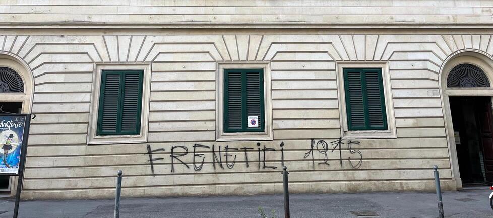 Palazzo de Larderel sfregiato, monito di Salvetti: «Chi sciupa Livorno fa male a tutti»