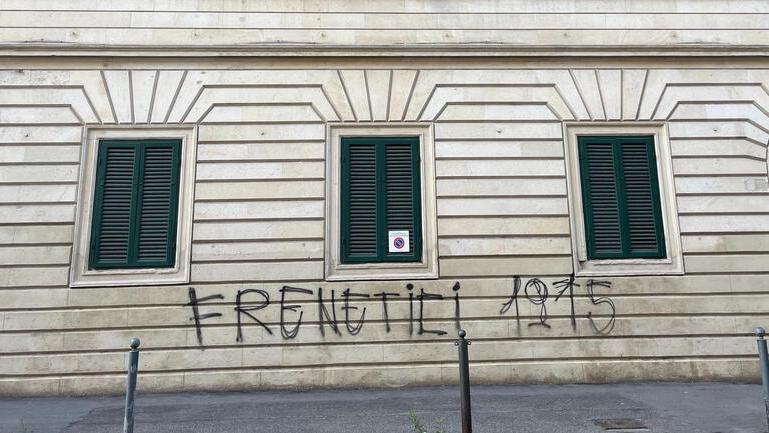 Palazzo de Larderel sfregiato, monito di Salvetti: «Chi sciupa Livorno fa male a tutti»