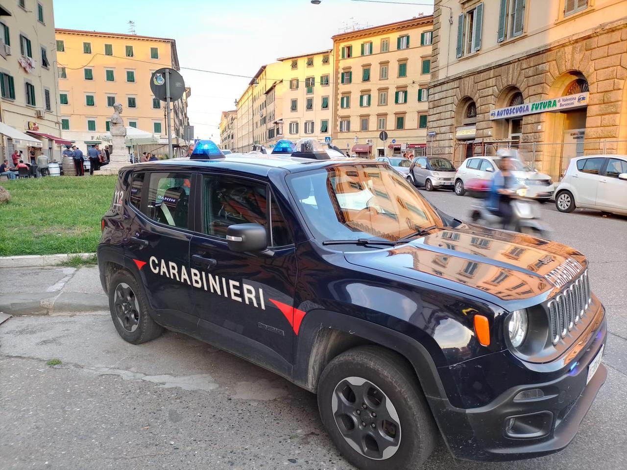 Una pattuglia dei carabinieri nella zona di piazza Garibaldi (foto d'archivio)