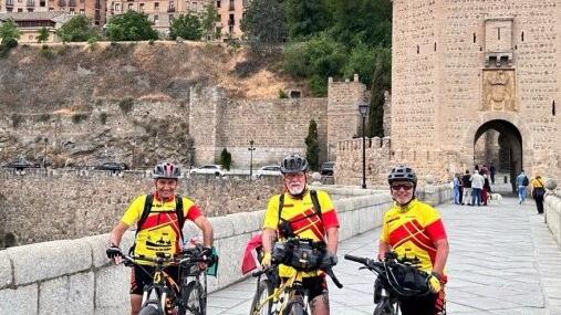 Tre amici in bici da Maranello fino in Patagonia: «Un’avventura tra laghi e vulcani»