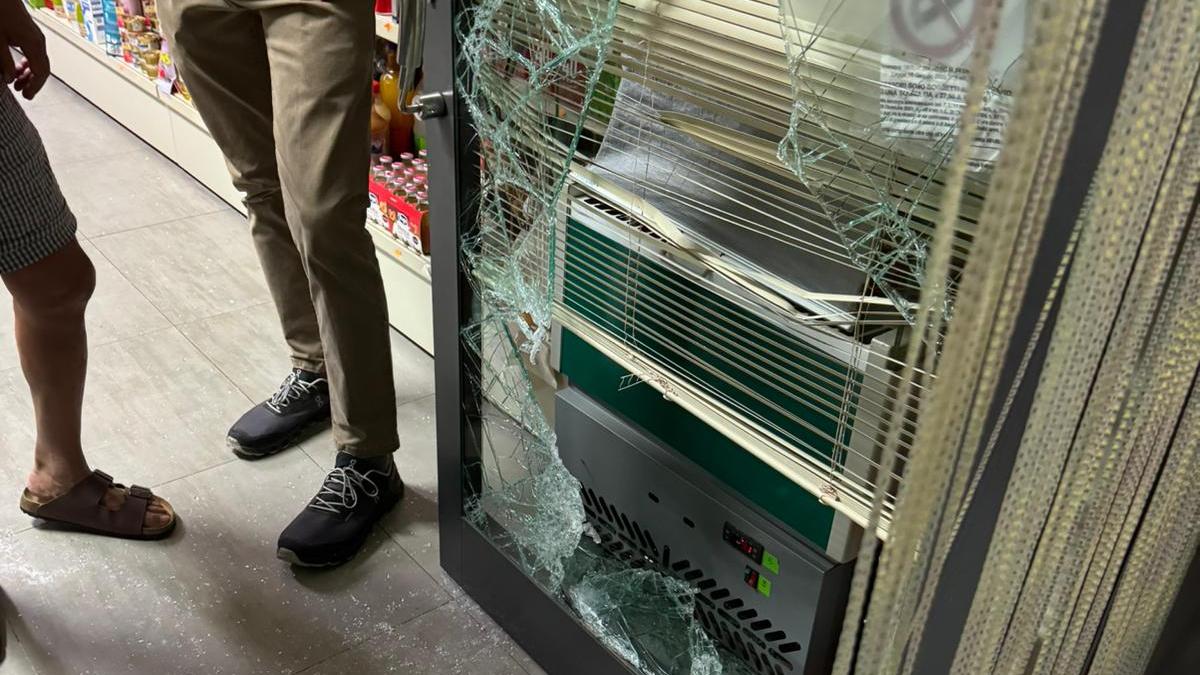 Segromigno, sfondano la porta del bar-alimentari e rubano sigarette e “Gratta e vinci”