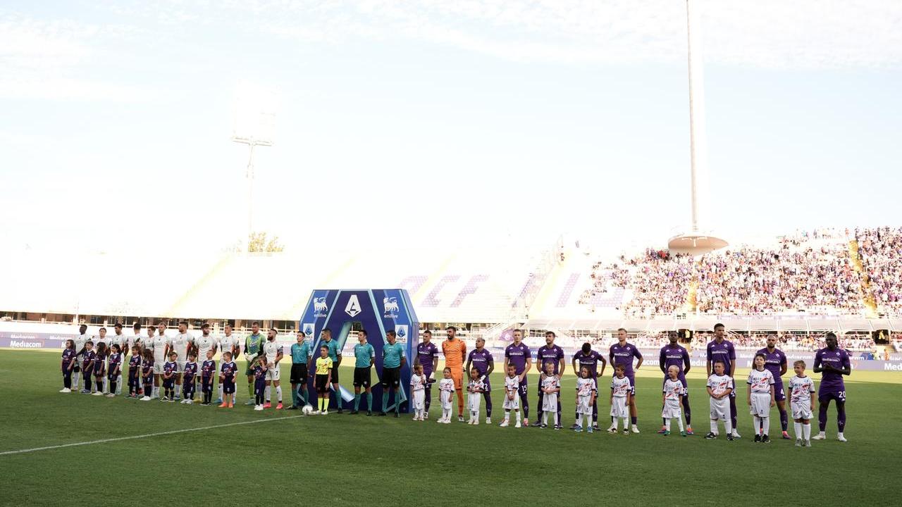 Fiorentina-Venezia, i tifosi viola contestano la società
