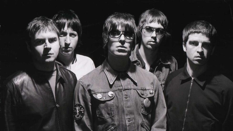 La band britannica degli Oasis in una foto del 2002