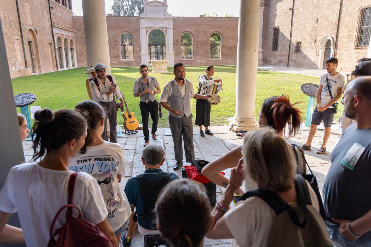 Ferrara Buskers Festival, appuntamento al 2025. Gli spettatori: «Ma si torni in centro»