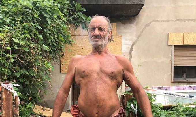 
	Vannino di fronte a casa sua

