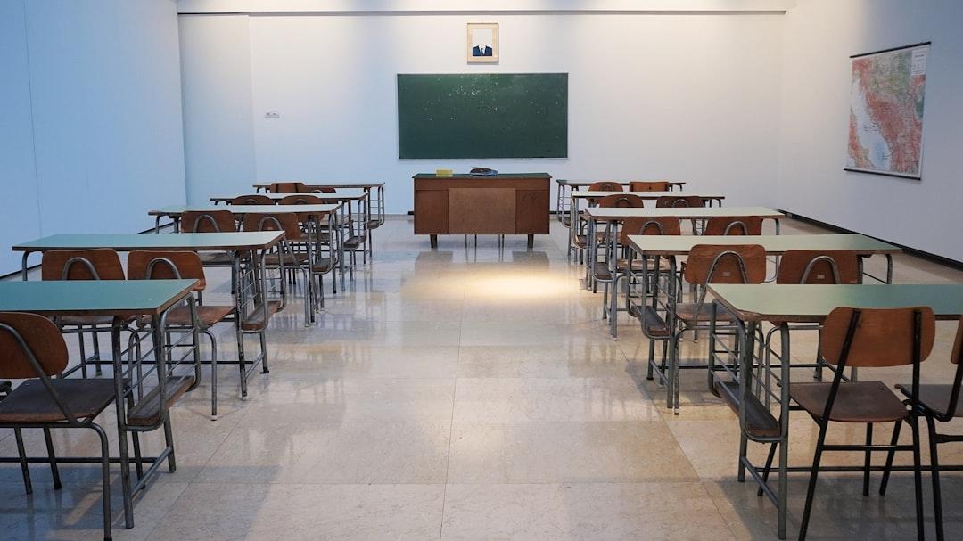 Lucca, niente cattedra per la dietista diventata prof: orari di ambulatori e lezioni non conciliabili