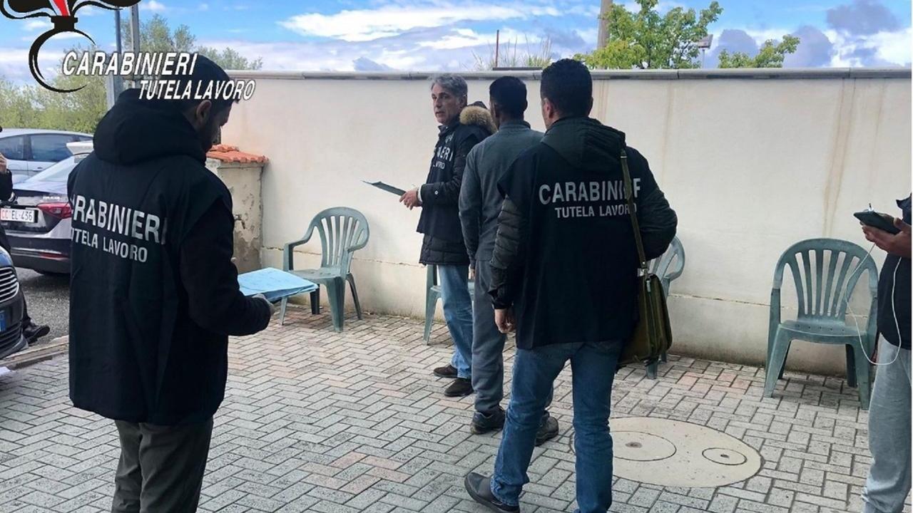 Carabinieri del Nil durante i controlli (foto d'archivio)