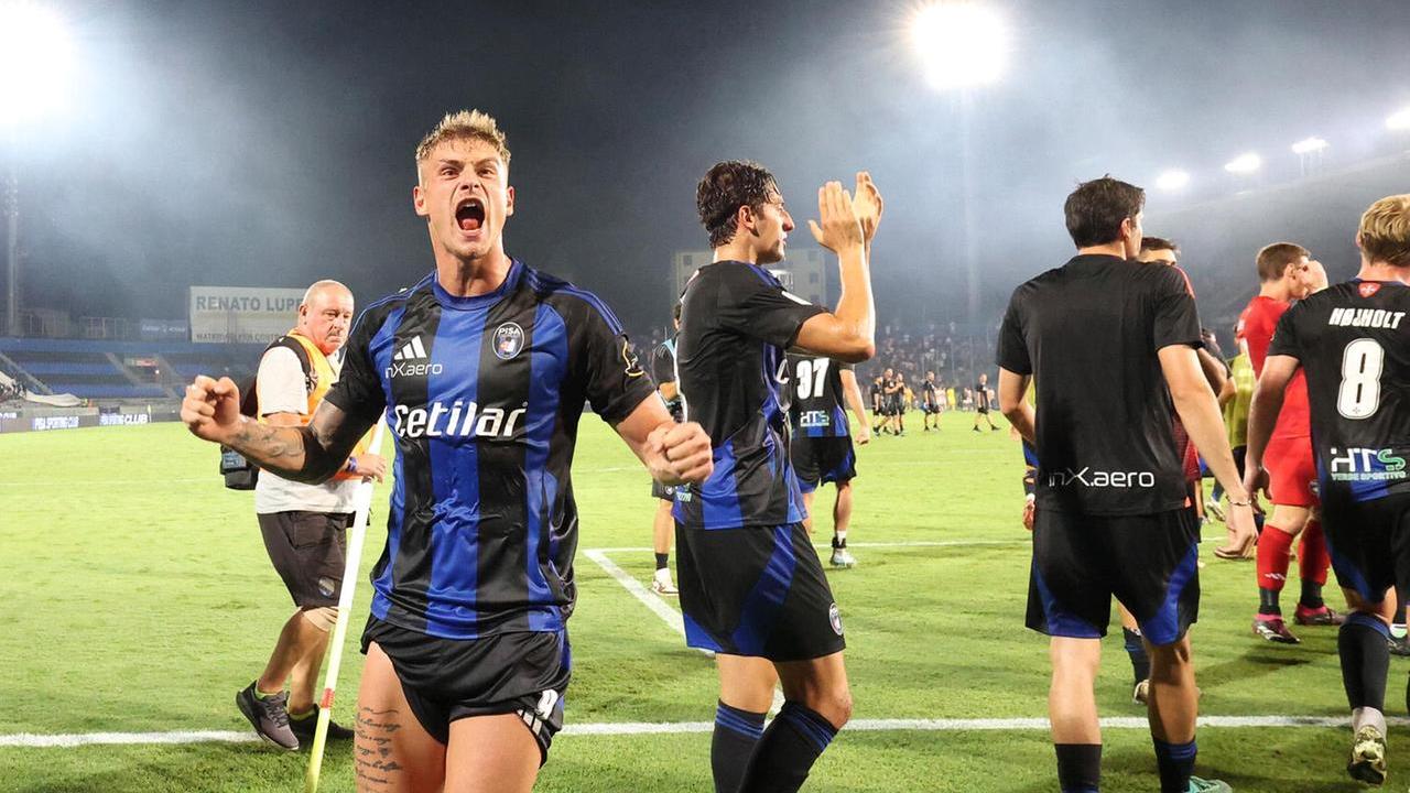 Il Pisa in campo contro il Palermo