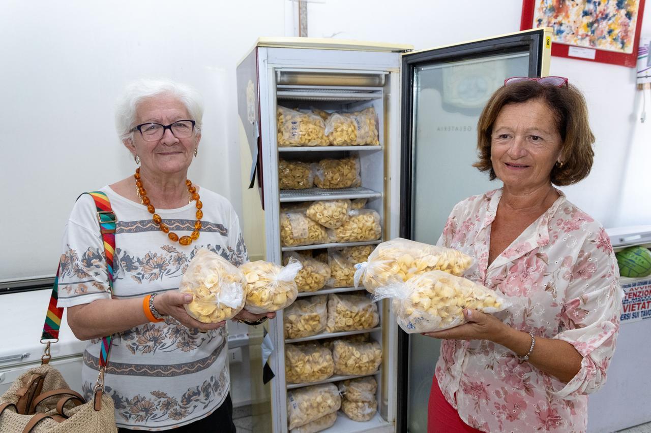 Pontelagoscuro, festa dell’Unità: cappelletti pronti e tavoli allestiti