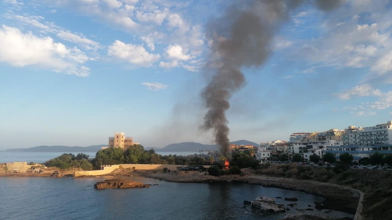 Alghero, incendio al ristorante El Trò sul lungomare