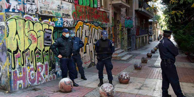 
	La polizia greca nel quartiere Exarchia di Atene

