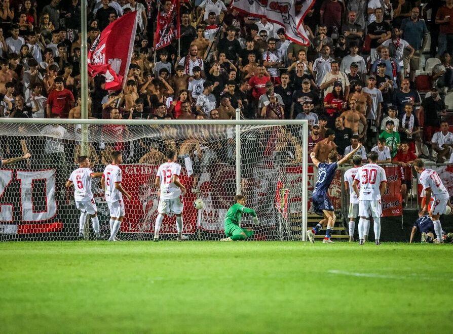 Carpi, grande festa per il ritorno in Serie C: in 2400 allo stadio Cabassi per la partita con il Rimini