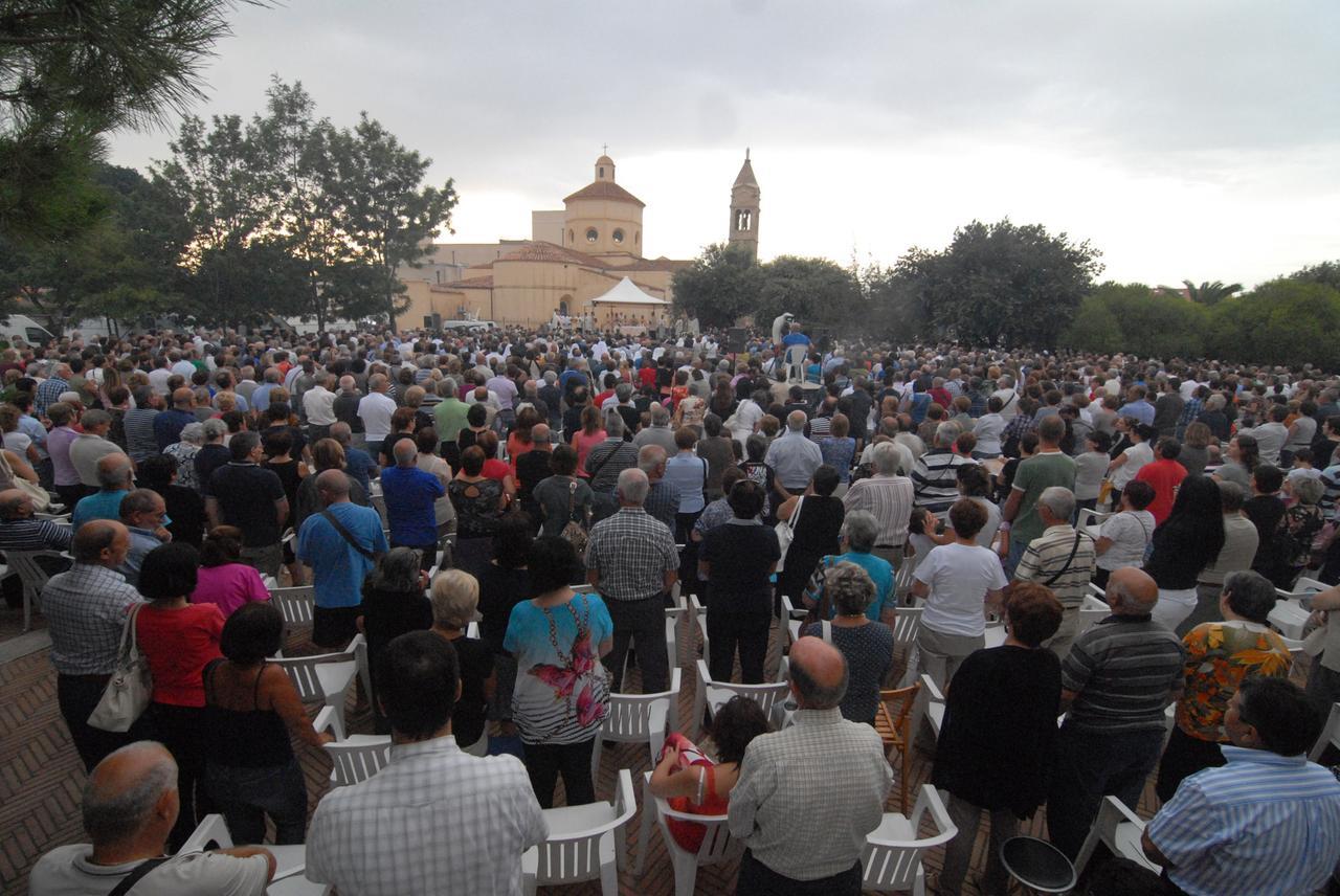 .
oristano - Folla di fedeli alla recente festa della Madonna del Rimedio. 