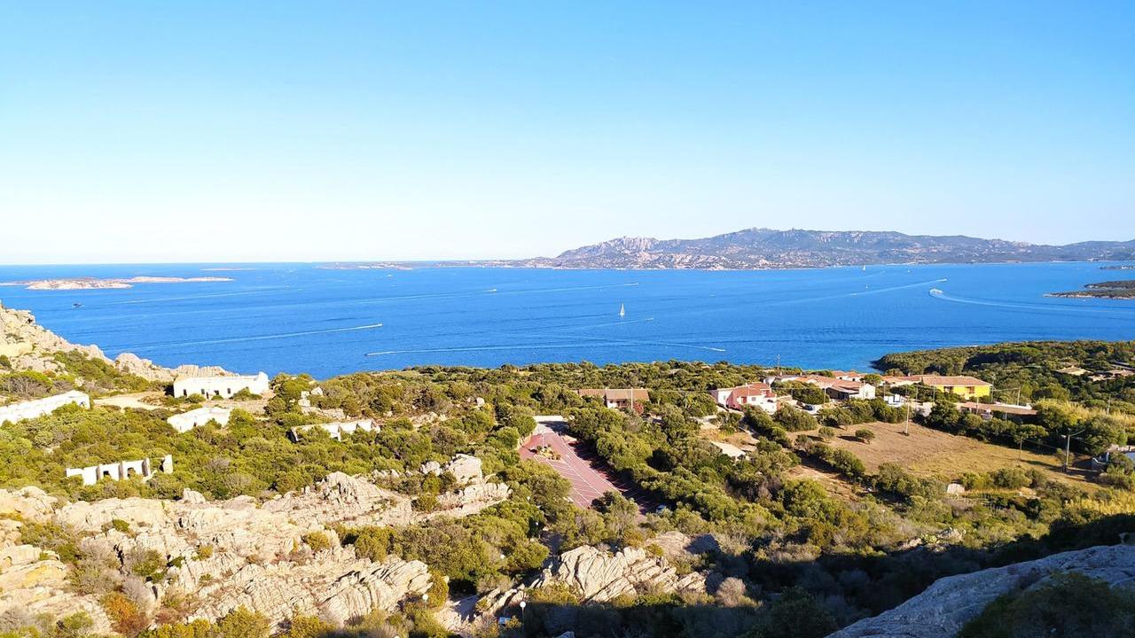 Una veduta del mare di Palau da Capo d'Orso