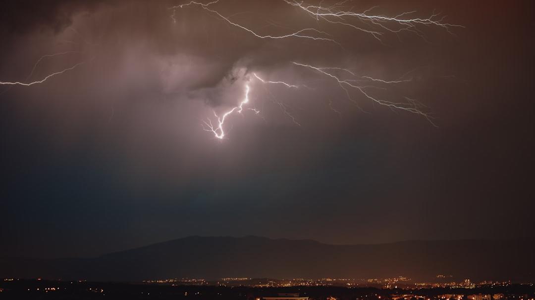 Meteo in Toscana, pioggia e temporali: l’allerta e il pericolo grandinate