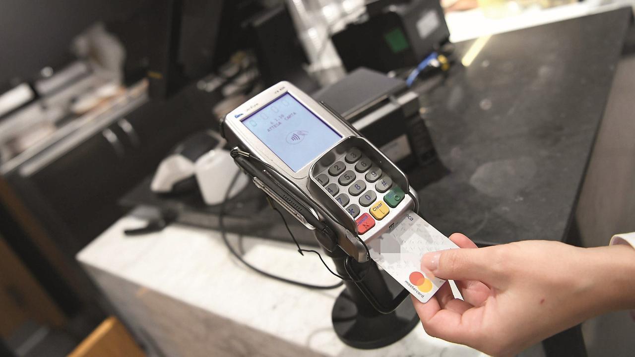 «Per i clienti la carta è meglio del contante ma molti esercenti dicono ancora “no”»