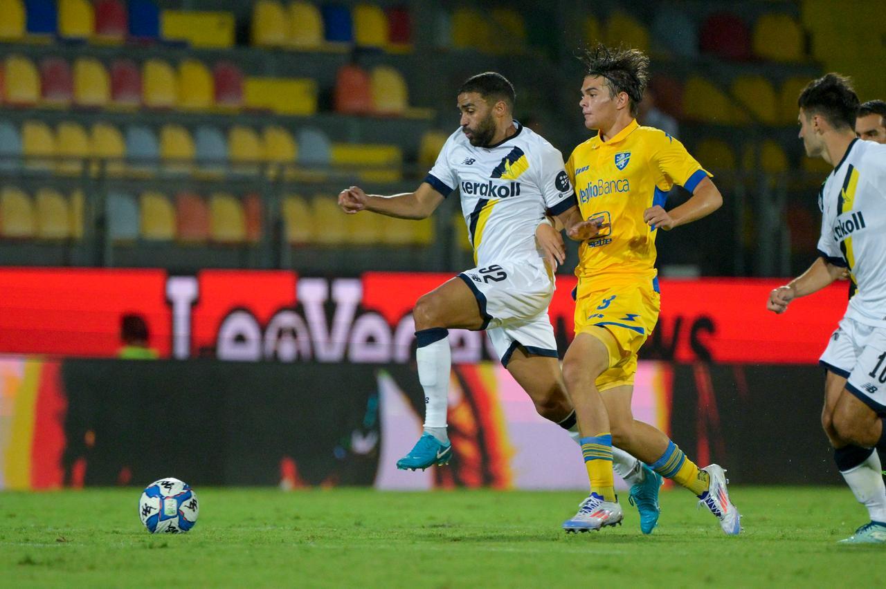 Defrel segna in pieno recupero e il Modena pareggia a Frosinone