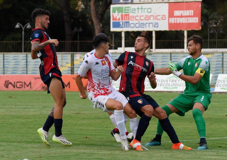 Una fase della partita amichevole disputata con il Montevarchi (foto Agenzia Bf)