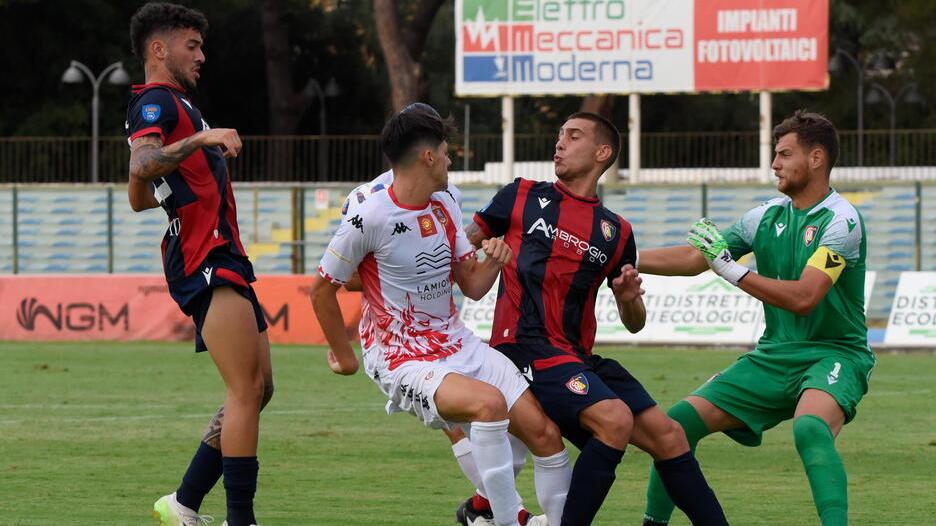 Una fase della partita amichevole disputata con il Montevarchi (foto Agenzia Bf)