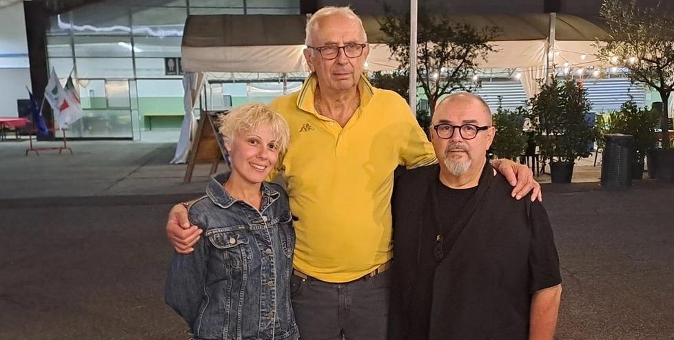 Salva un anziano colto da un malore: «Stavo suonando, sono sceso dal palco e l'ho rianimato»