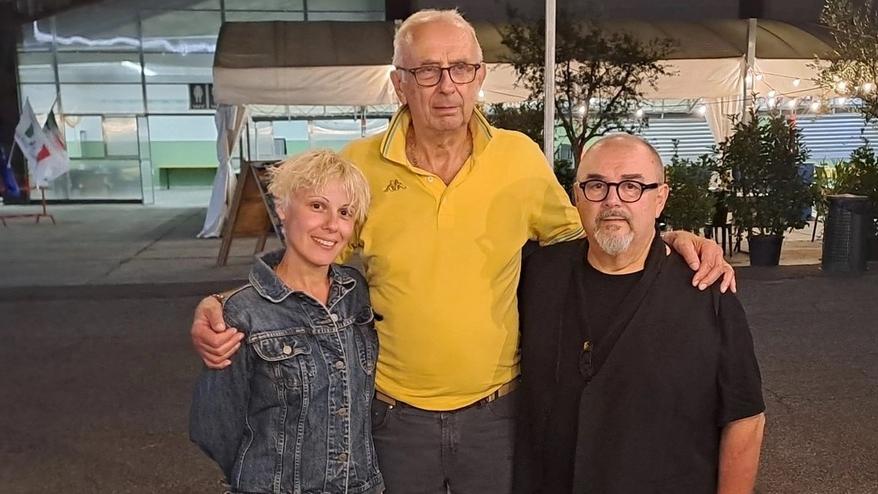 Salva un anziano colto da un malore: «Stavo suonando, sono sceso dal palco e l'ho rianimato»