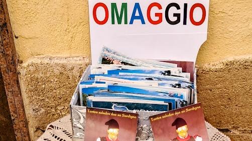 Oristano, in corso Umberto spuntano le “vecchie” cartoline: «Un omaggio per i turisti»
