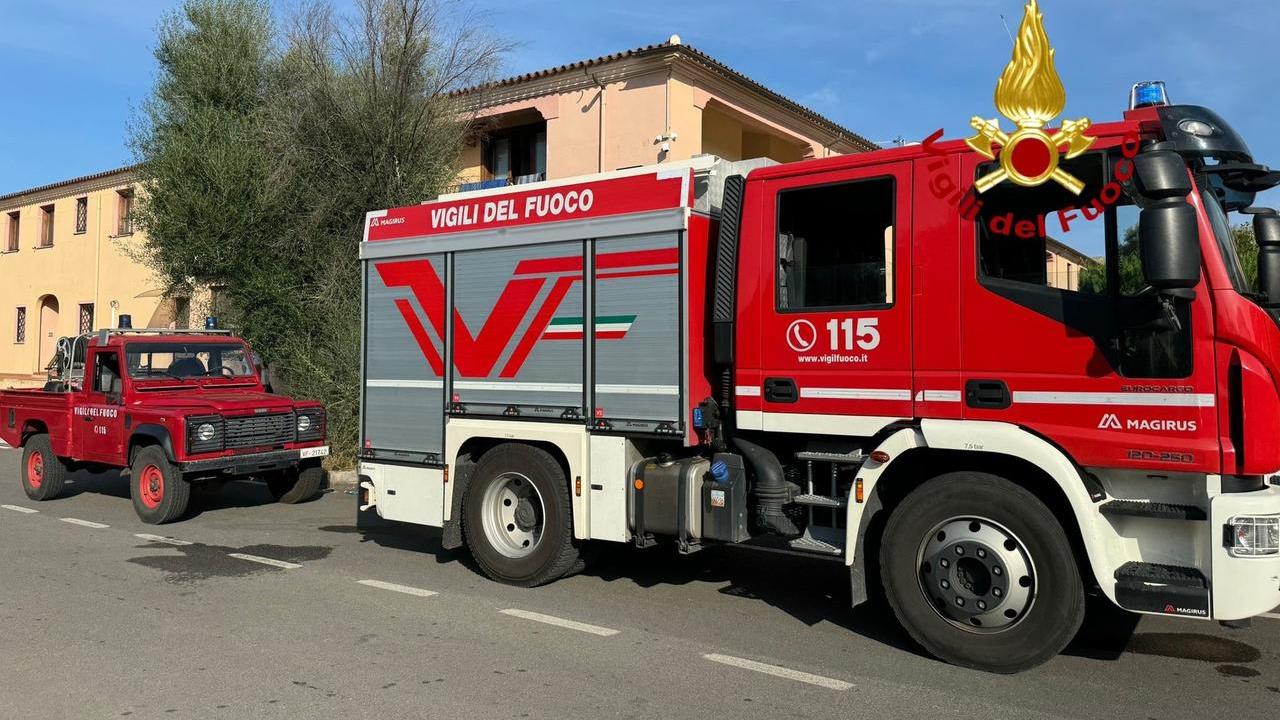 Incendio in un appartamento a San Teodoro, in salvo un 61enne