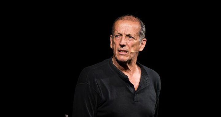 Livorno, la sfida di Marco Baliani a teatro: «Siamo zombie col cellulare, l’empatia cattura»<br>
