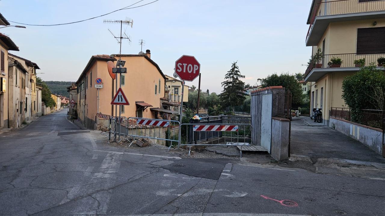 Figline di Prato, alluvione infinita: le transenne sono ancora lì. La sindaca: «Colpa del governo»
