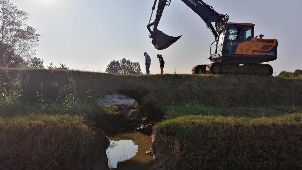 Falla nell’argine del canale Risalita, due strade sott’acqua