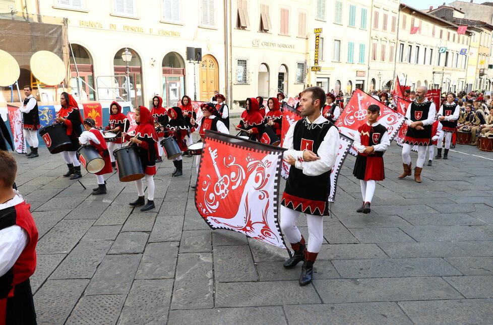 Pescia, cene propiziatorie, è il turno di Santa Maria. Il rione del Duomo non vince il cencio dal 2017