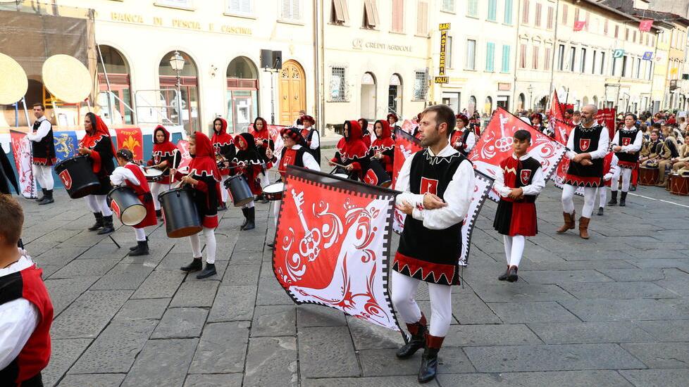 Pescia, cene propiziatorie, è il turno di Santa Maria. Il rione del Duomo non vince il cencio dal 2017
