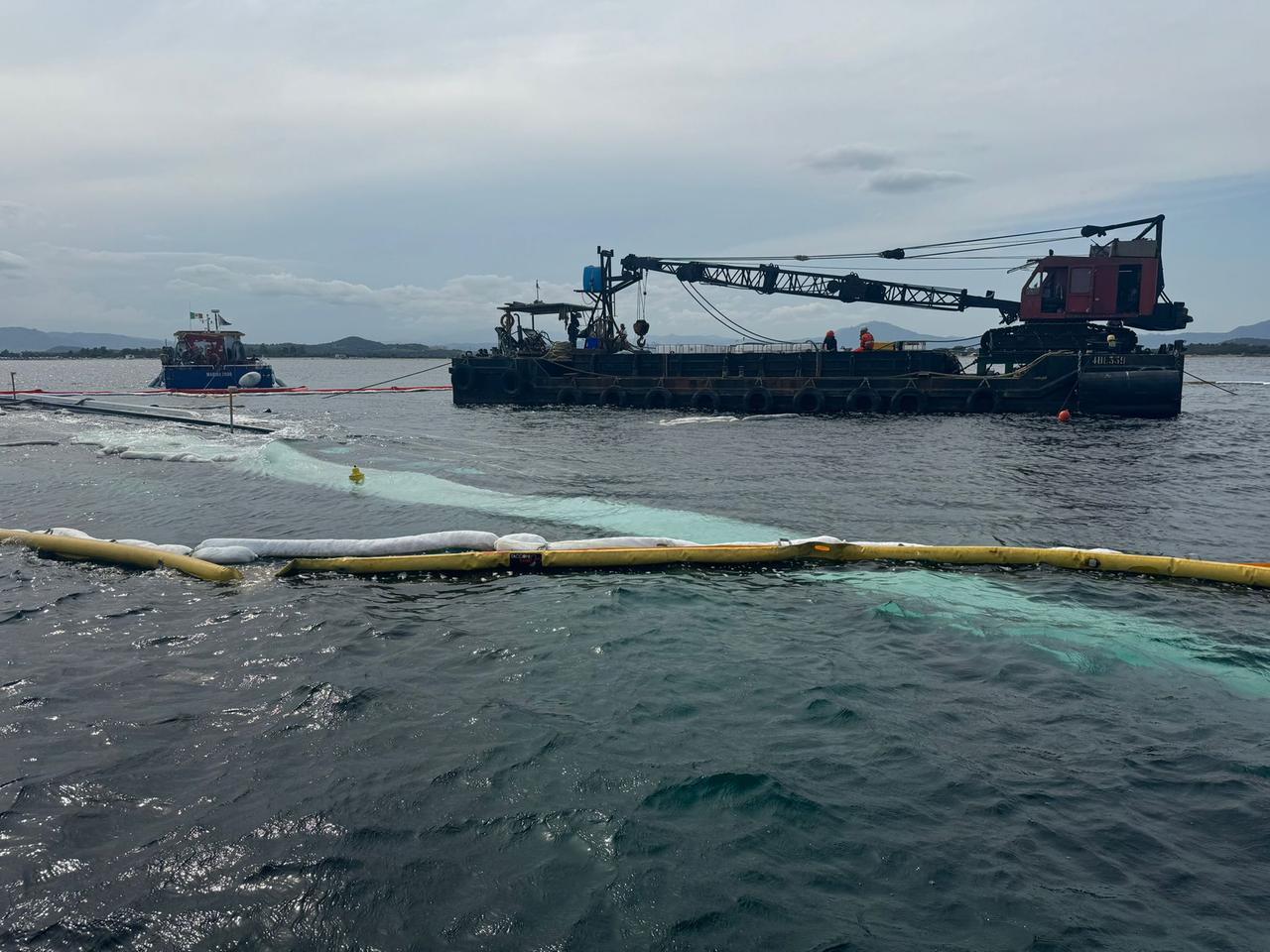 Olbia, concluse le operazioni di prelievo del carburante dall’Atina: estratti 33mila litri di gasolio