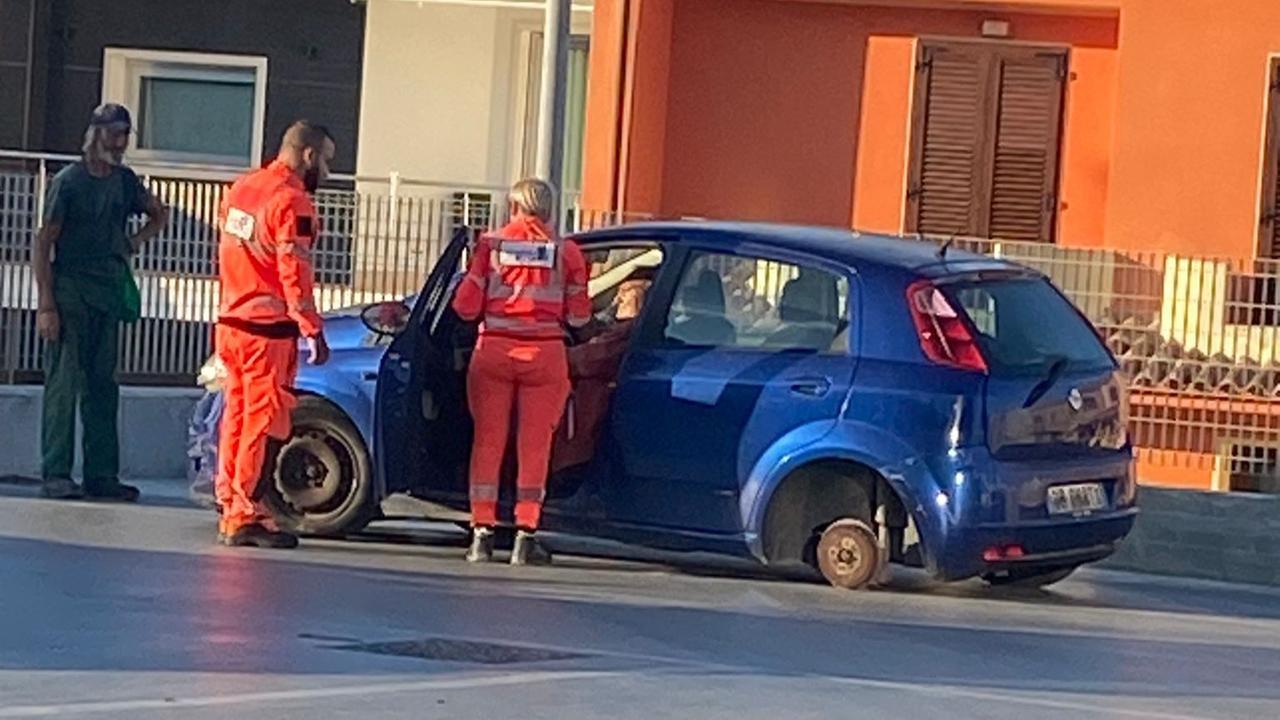 Incredibile a Sorso: va a fare la spesa su un’auto con tre ruote