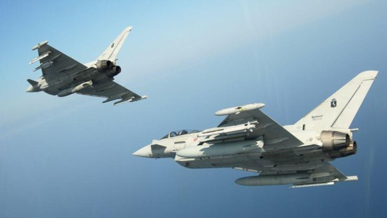 Due velivoli in azione (foto di repertorio dell'Aeronautica militare)