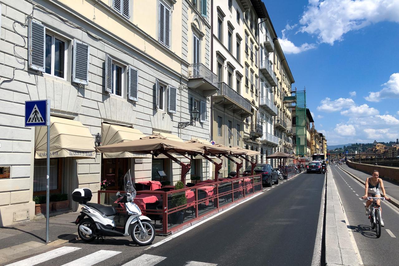 
	Firenze, il lungarno Vespucci

