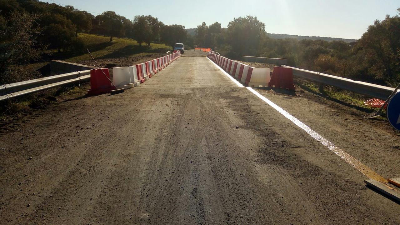 Provinciale 71. Un tratto della strada senza bitume
