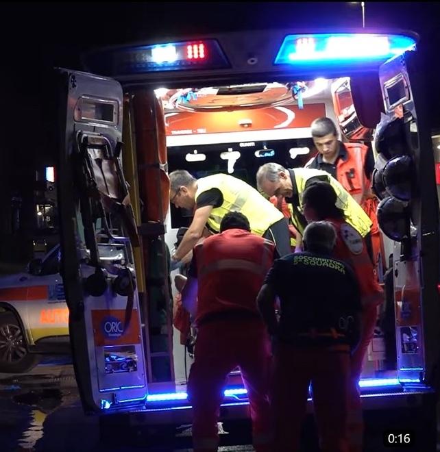 Viareggio, accoltellato a 34 anni nella notte: paura a largo Risorgimento