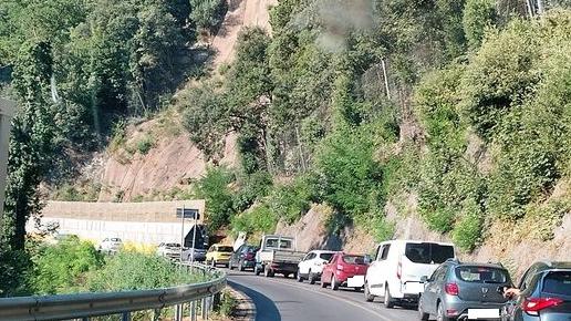 Vaiano, spunta un cantiere sulla 325 e si formano lunghe code