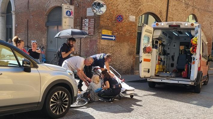 Ferrara, bici urtata da auto: ciclista ferita