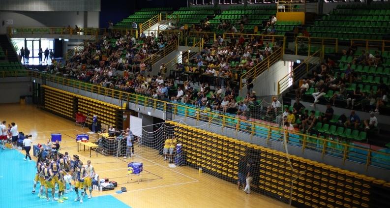 Test al PalaPanini, Modena Volley piega Reggio Emilia davanti a 500 tifosi