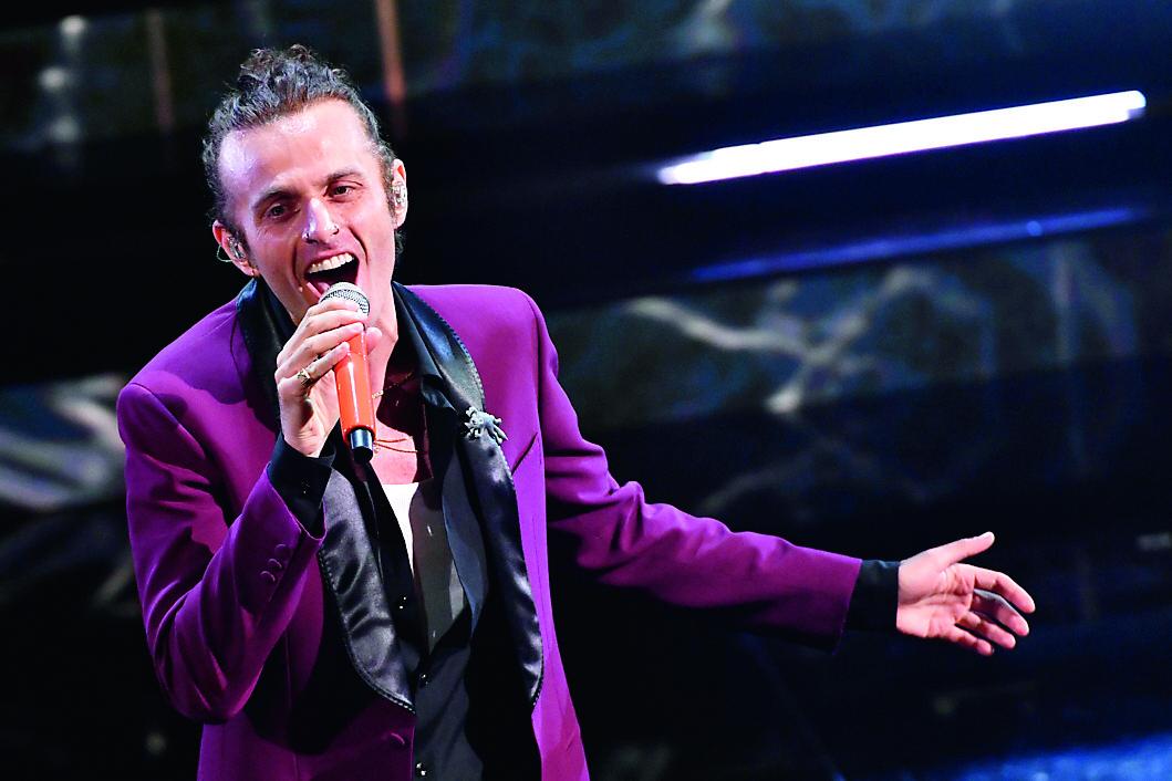 Il “nuovo” Ghemon dal rap alla stand up comedy