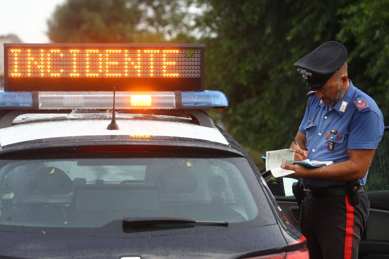 Santa Maria Maddalena, esce di strada con l’auto: muore a 22 anni