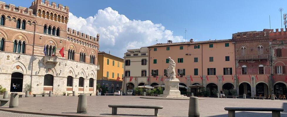Piazza Dante la piazza principale del centro storico nei pressi della quale si è consumato l’inquietante episodio