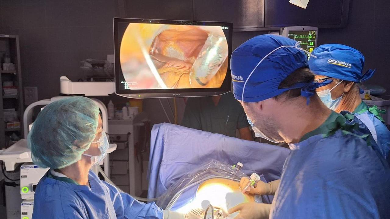 L'intervento con la colonna videolaparoscopica al San Camillo di Sorgono