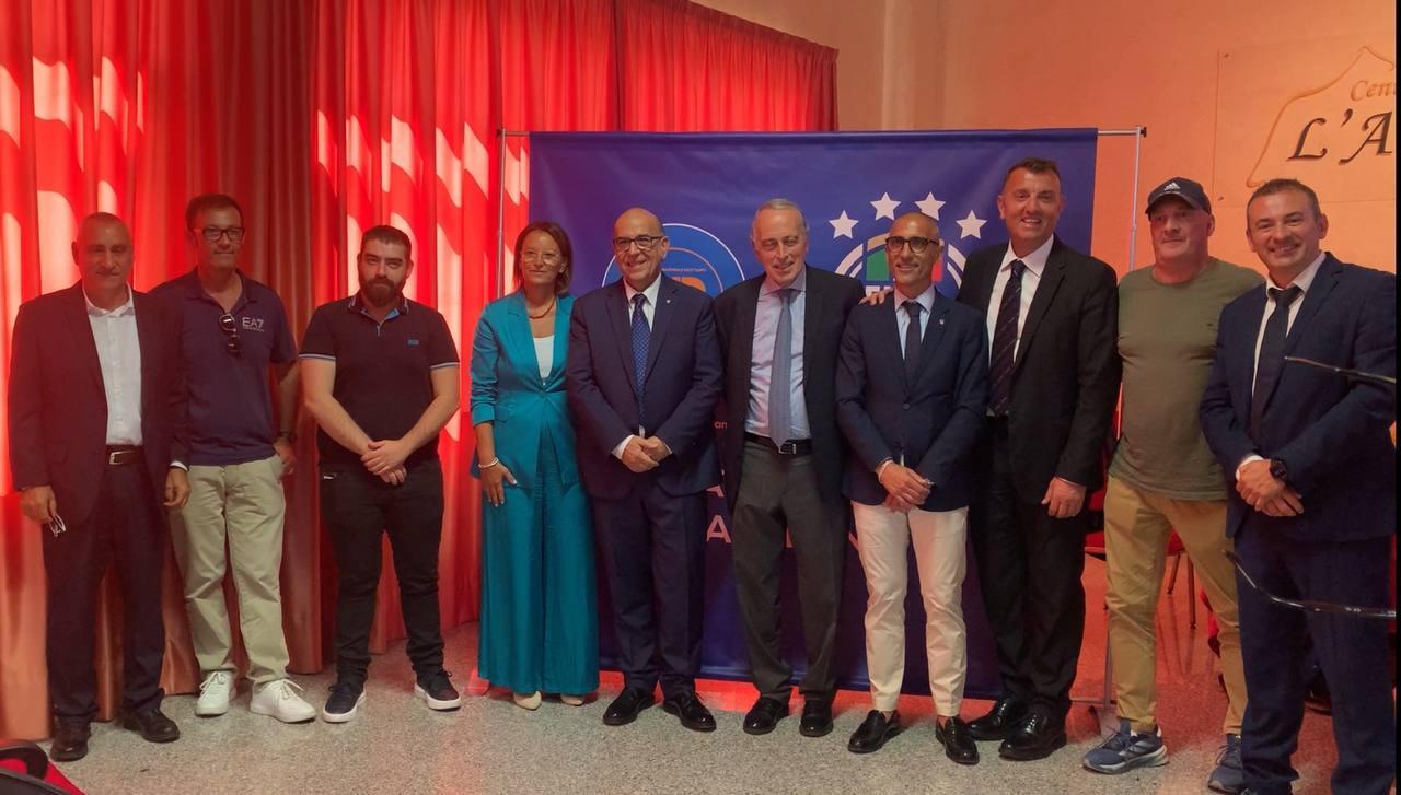 
	Gianni Cadoni al centro con tutta la sua squadra

